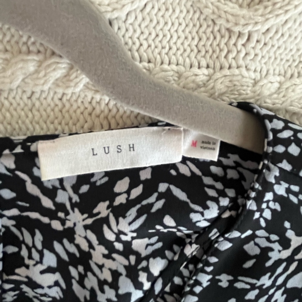 LUSH Black & White 3/4 Sleeve Polyester Blouse Women’s Size Medium - Picture 12 of 16